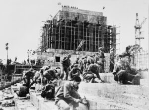 Xây dưng lăng chủ tịch Hồ Chí Minh