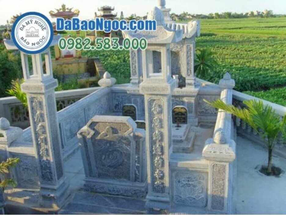 Lăng mộ xây bằng đá xanh có thể chạm khắc nhiều mẫu hoa văn