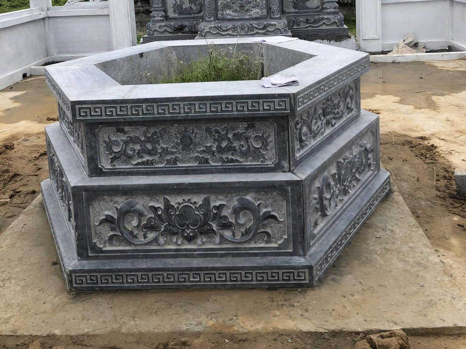 Mẫu mộ đá Lục giá làm bằng đá xanh tự nhiên Ninh Bình bởi Đá mỹ nghệ Bảo Ngọc Mẫu mộ đá Lục giá làm bằng đá xanh tự nhiên Ninh Bình bởi Đá mỹ nghệ Bảo Ngọc
