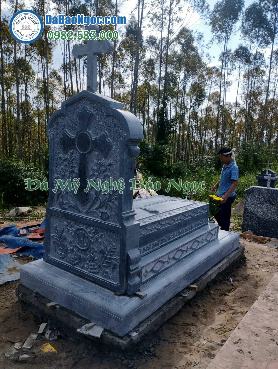 Mẫu mộ đá công giáo đẹp ở Thái Bình do đá mỹ nghệ Bảo Ngọc chế tác và thi công