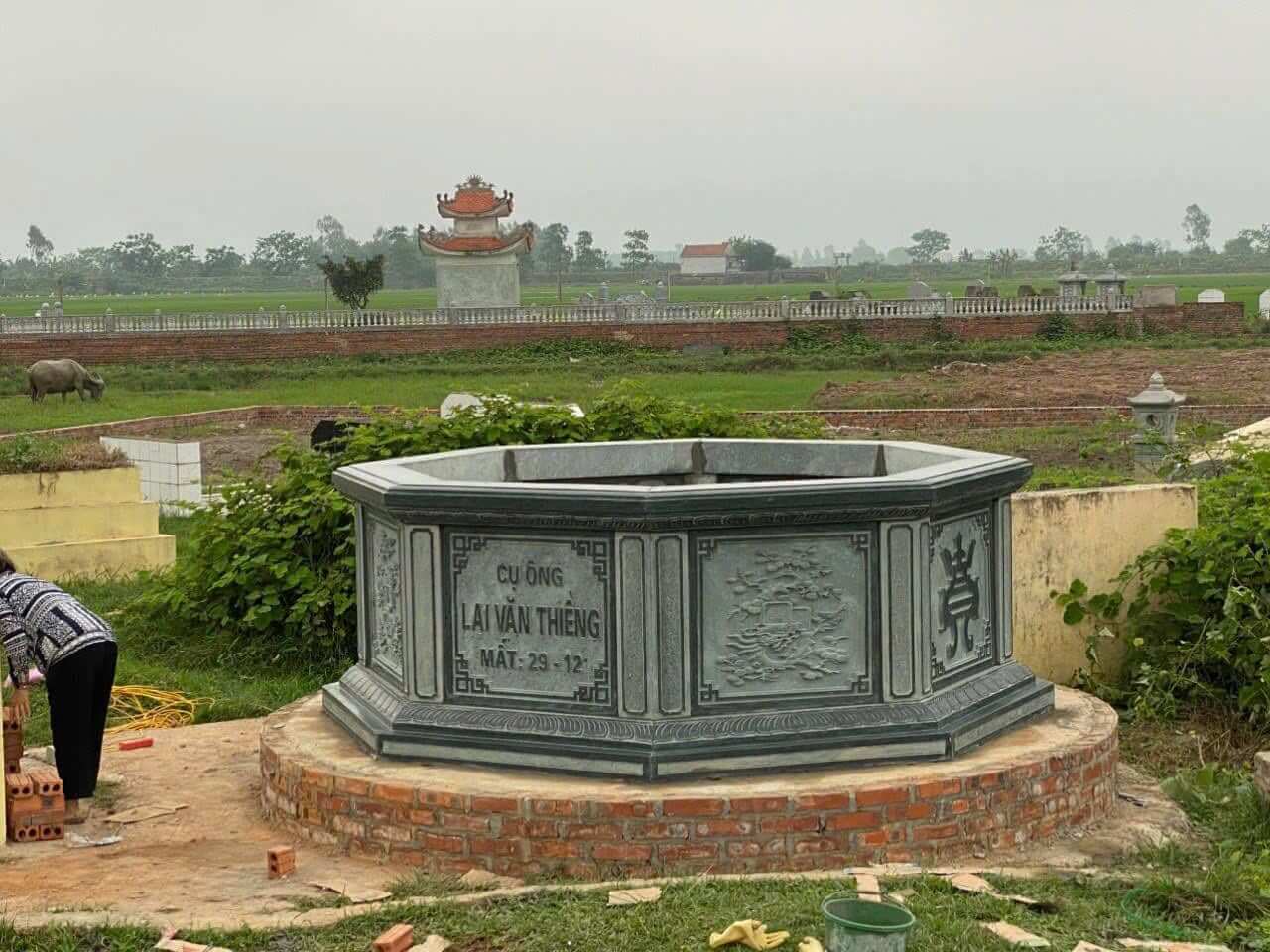 Mẫu mộ đá lục giác do Đá mỹ nghệ Bảo Ngọc làm tại yên Bái Mẫu mộ đá lục giác do Đá mỹ nghệ Bảo Ngọc làm tại yên Bái