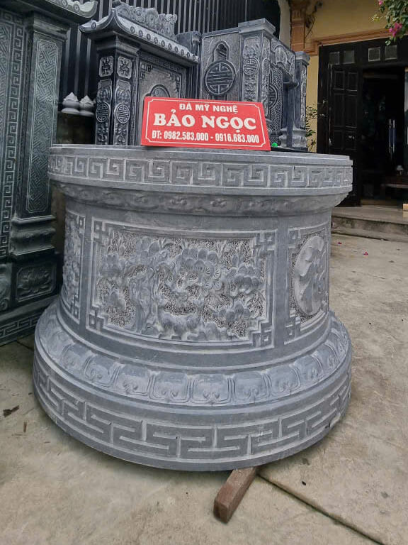 Mẫu mộ đá tròn trong lăng mộ gia tộc (1) Mẫu mộ đá tròn trong lăng mộ gia tộc (1)