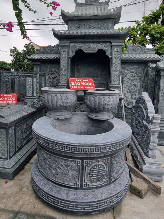 Mẫu mộ đá tròn trong lăng mộ gia tộc (2) Mẫu mộ đá tròn trong lăng mộ gia tộc (2)