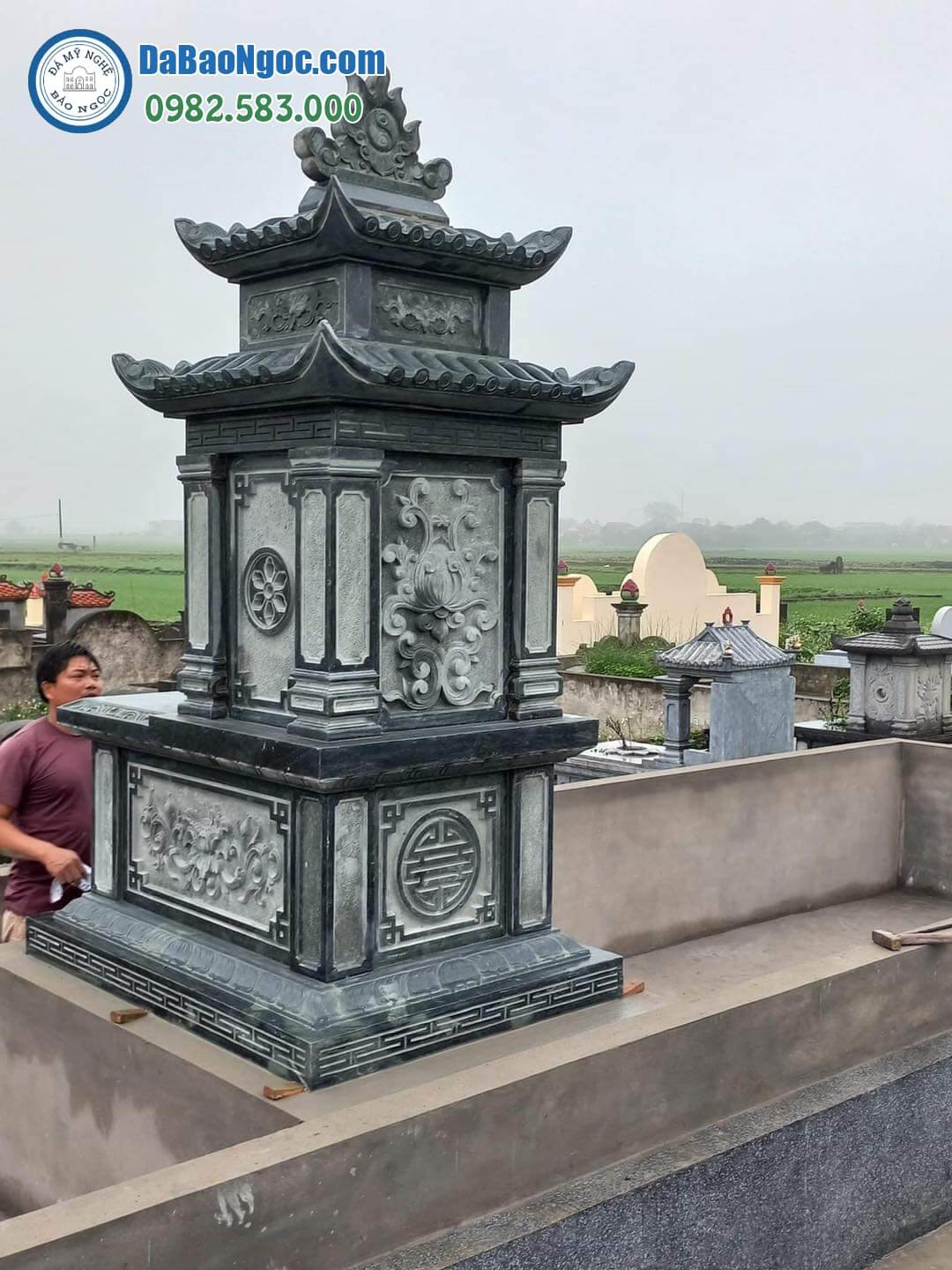 Công trình mộ đá 2 mái làm bằng đá xanh rêu do Đá mỹ nghệ Bảo Ngọc cung cấp tại Đông Triều - Quảng Ninh