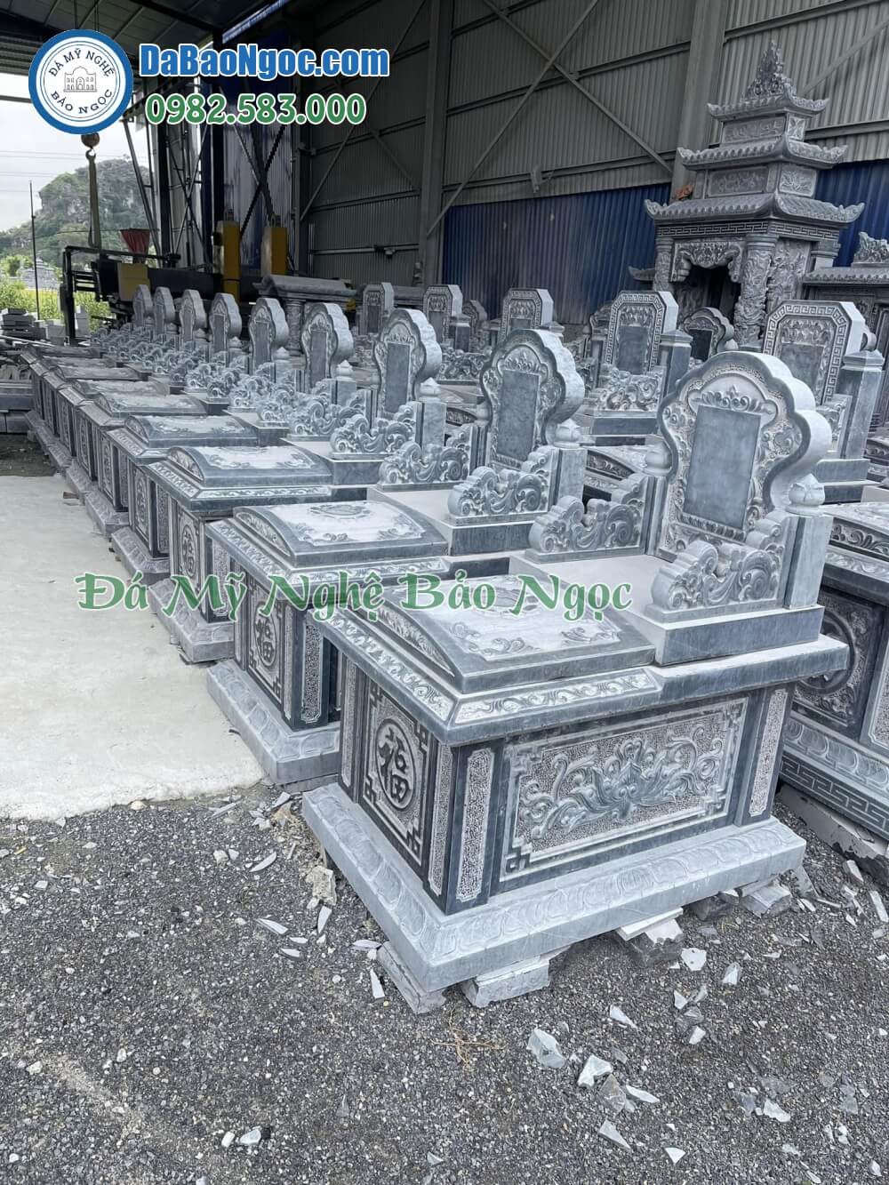 Mẫu mộ đá đơn không mái tựa ngai ở Nam Định làm bằng đá xanh nguyên khối 4